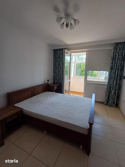 Apartament cu 3 camere decomandat, mobilat în Central