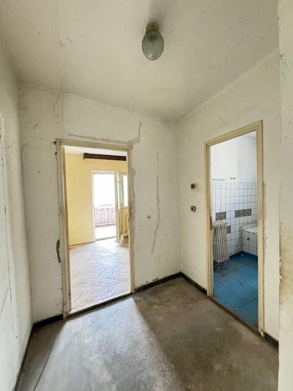 Apartament cu 2 camere semidecomandat, mobilat în Bârlad