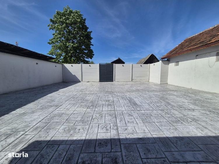 Casă cu 4 camere în Iezureni