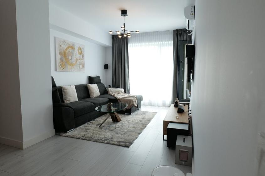 Apartament cu 3 camere semidecomandat în Pipera