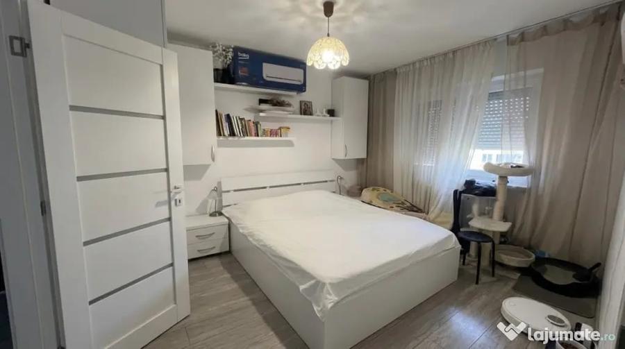 Apartament cu 3 camere decomandat în Rovine