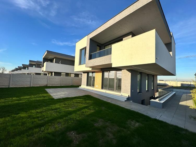 Casă individuală cu 6 camere cu Canalizare în Domnești