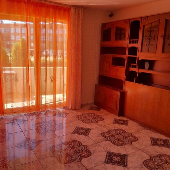 Inchiriez apartament 3 camere - 6