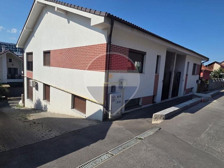 Apartament cu 3 camere decomandat, mobilat în Spitalul Județean