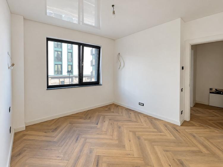 Apartament cu 3 camere semidecomandat în Pipera