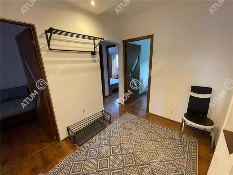Apartament cu 3 camere decomandat, mobilat în Vasile Aaron