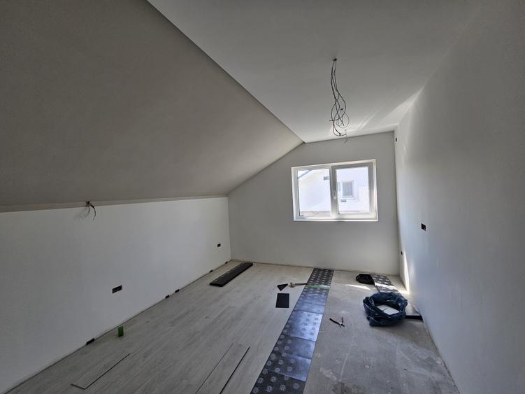 Duplex cu 4 camere cu Canalizare în Moșnița Veche