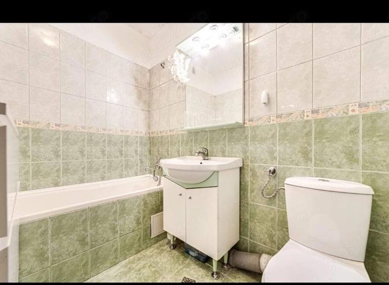 Apartament cu 3 camere decomandat în Exterior Vest