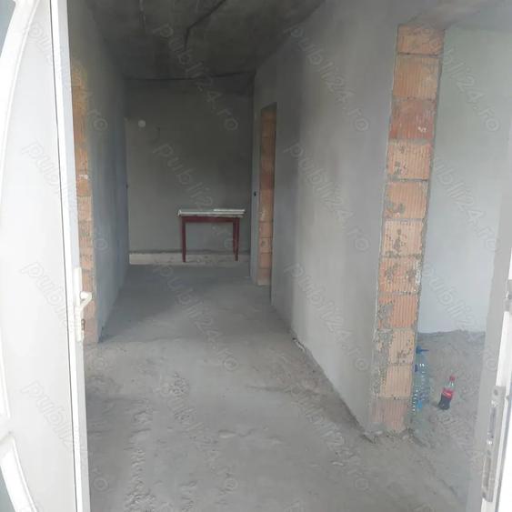 Casă cu 6 camere în Unirea