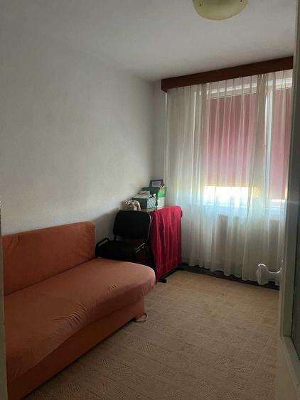 Apartament cu 4 camere semidecomandat în Central