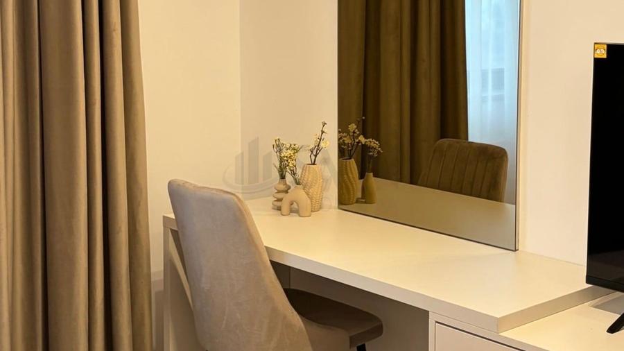 Apartament cu 3 camere semidecomandat, mobilat în Pipera