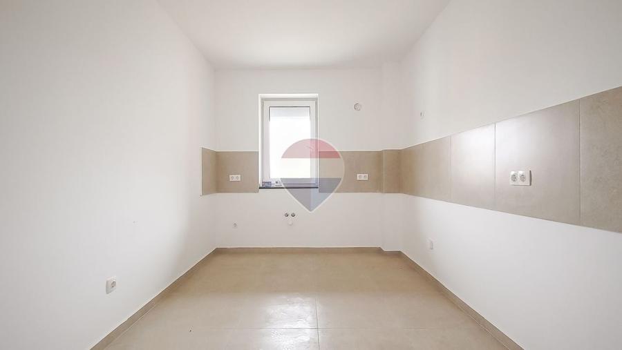 Apartament cu 3 camere decomandat în Tractorul