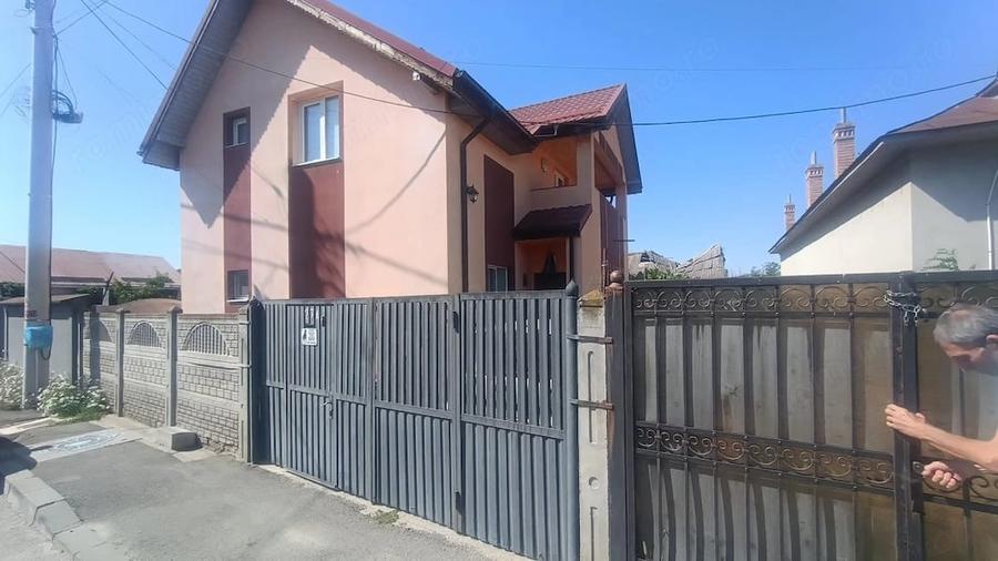 Casă cu 5 camere cu Teren 250 Mp în Brestei