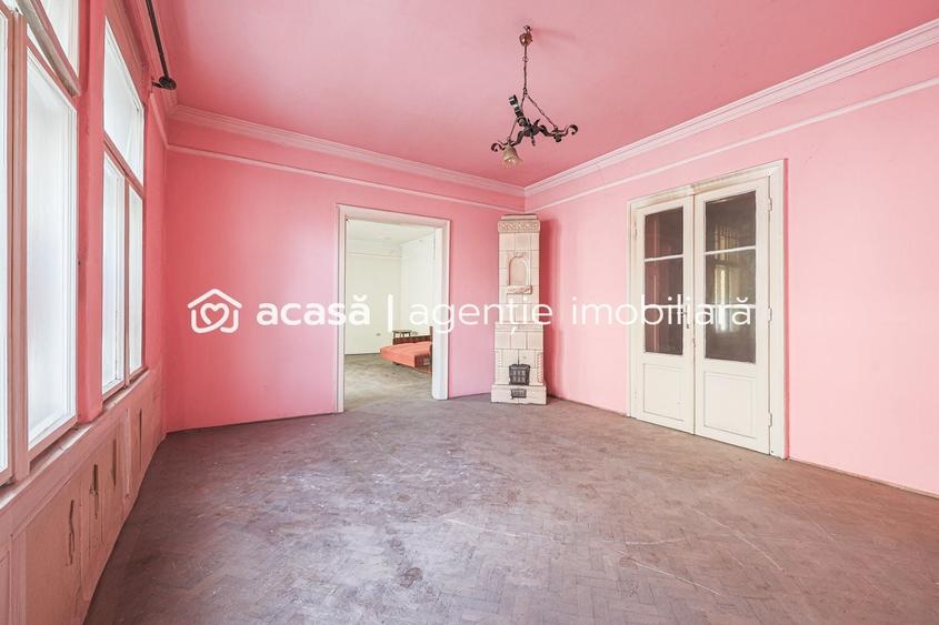 Casă individuală cu 12 camere cu Canalizare în Ultracentral