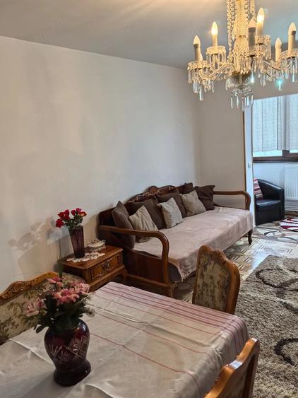 Apartament cu 4 camere decomandat în Central