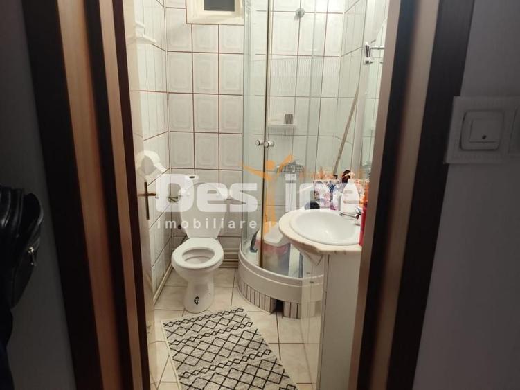 Duplex cu 10 camere cu Canalizare în Albert