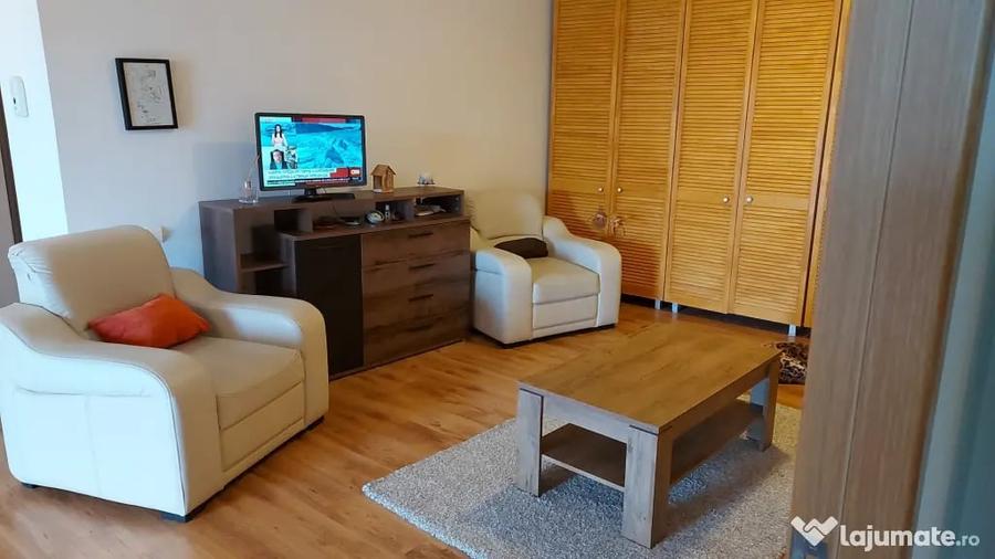 Apartament cu 2 camere semidecomandat în 1 Decembrie