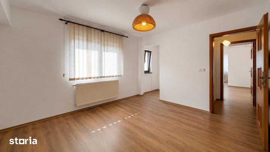 Casă cu 7 camere cu Teren 1800 Mp în Sud