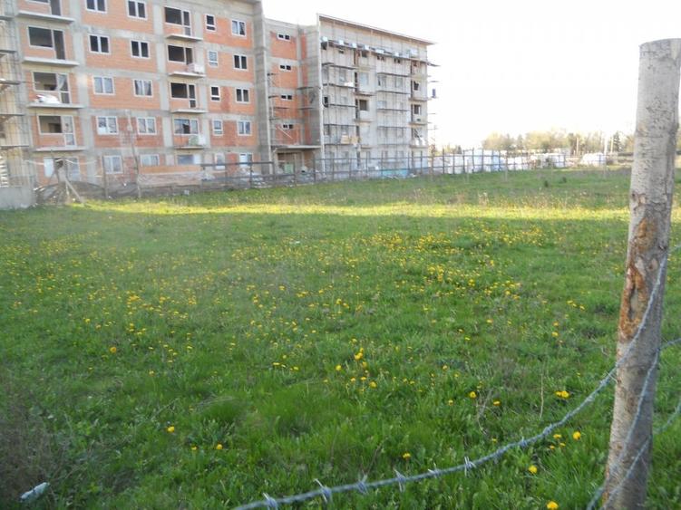 Teren intravilan de 1000 mp, în Tractorul