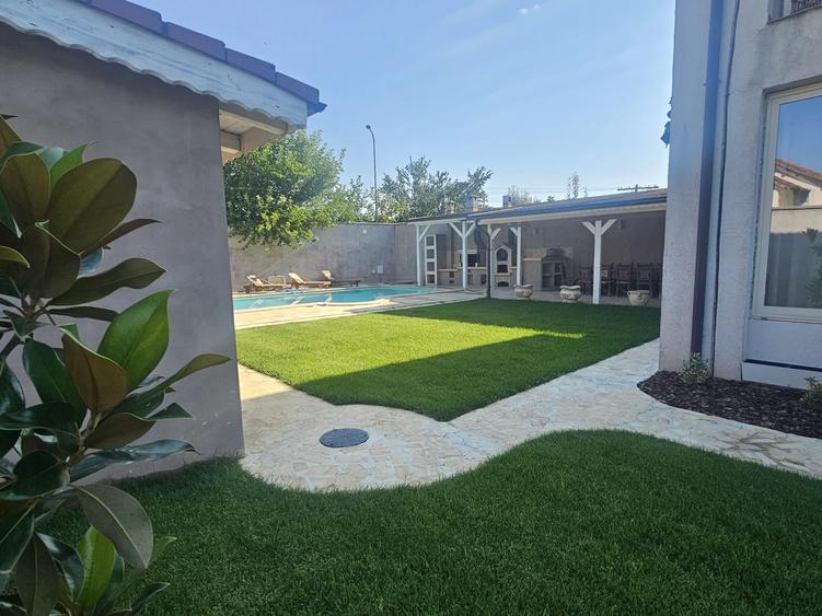 Casă cu 5 camere cu Piscina în Săcălaz