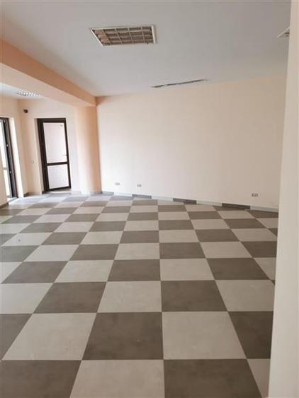 Birou, de 680 mp, în Unirii