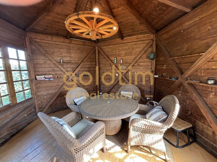 Casă individuală cu 4 camere cu Piscina în Ciofliceni