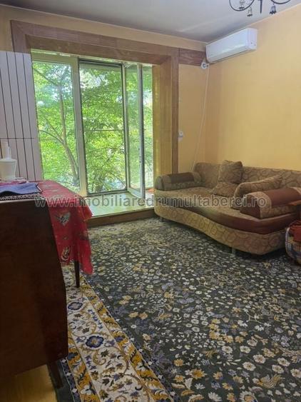 Apartament cu 3 camere semidecomandat în Drumul Taberei