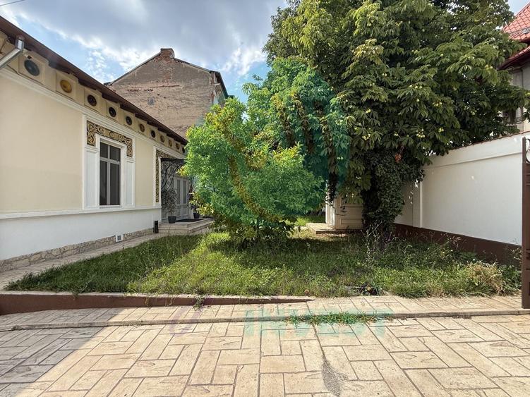 Casă individuală cu 15 camere cu Canalizare în Cișmigiu