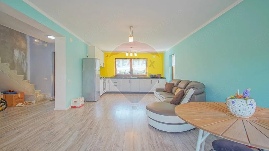 Casă cu 4 camere cu Teren 534 Mp în Central