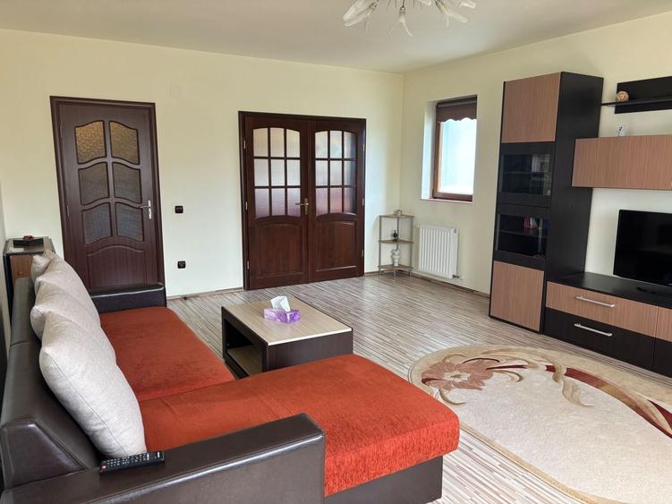 Apartament cu 3 camere decomandat, mobilat în Exterior Nord