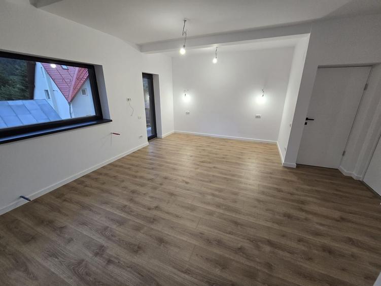 Apartament cu 4 camere decomandat în Zamora