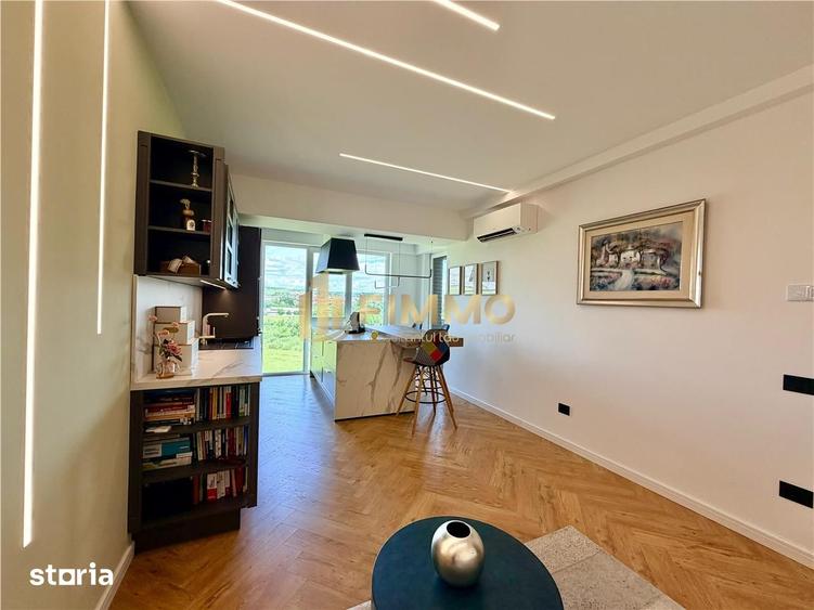 Apartament cu 3 camere semidecomandat, mobilat în Central
