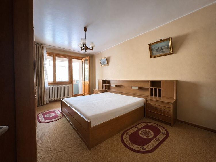 Apartament cu 3 camere decomandat în Tineretului — fotografia 2