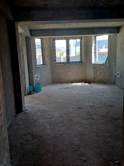 Casă individuală cu 5 camere cu Teren 400 Mp în Malu Mare