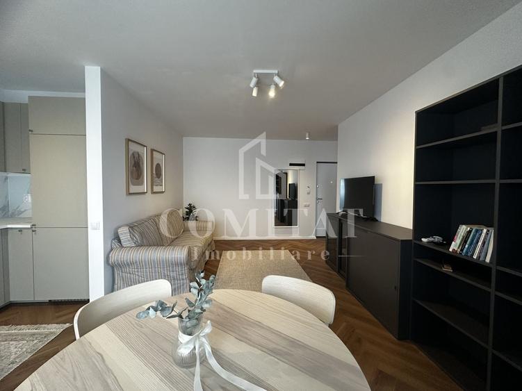 Apartament cu 2 camere semidecomandat, mobilat în Mărăști