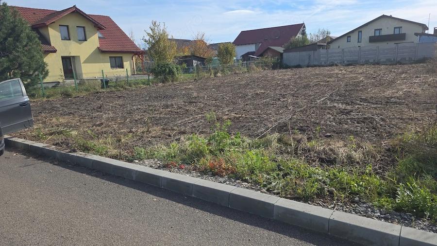 Teren de 685 mp, în Sânpetru