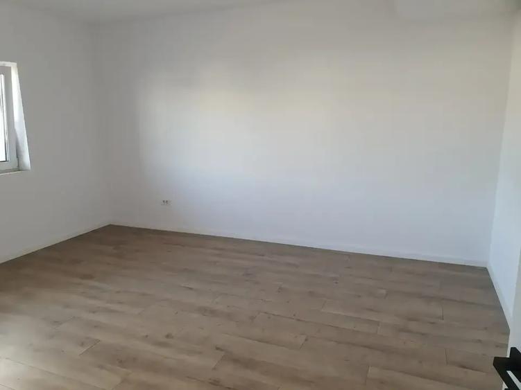 Apartament cu 2 camere decomandat în Titan