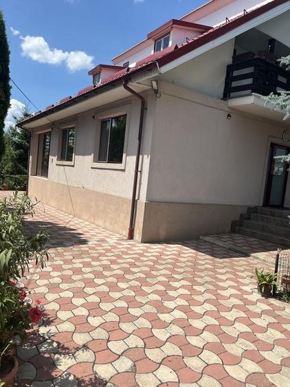 Casă cu 4 camere în Valea Adâncă