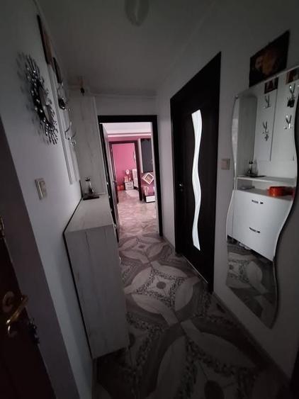 Apartament cu 3 camere semidecomandat în Micro 19