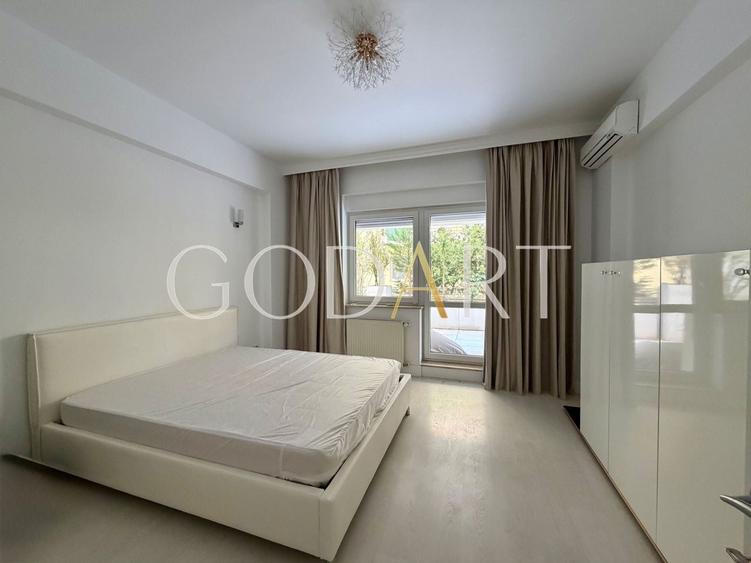 Apartament cu 5 camere semidecomandat, mobilat în Șoseaua Nordului