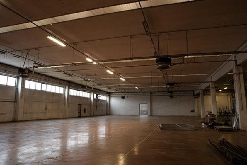 Spațiu industrial, de 3,700 mp, în Plopi