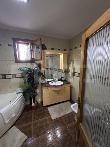 Casă individuală cu 11 camere cu Canalizare în Exterior Nord