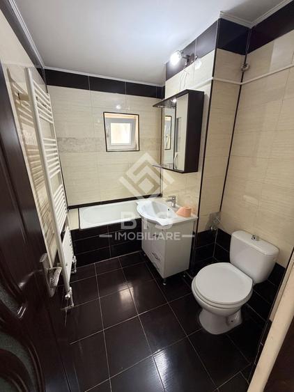 Apartament cu 3 camere decomandat în Independenței
