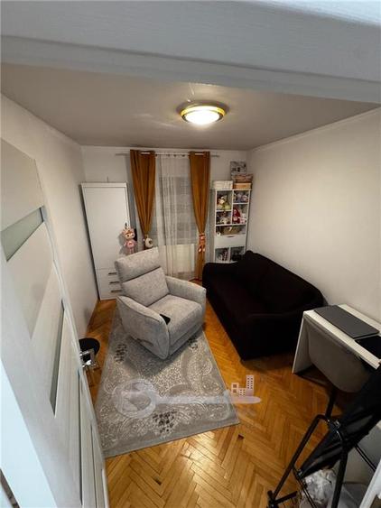 Apartament cu 4 camere decomandat în Cug