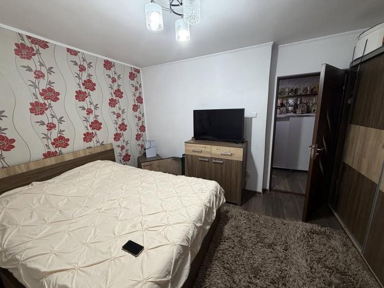 Apartament cu 3 camere decomandat, mobilat în Buzaului