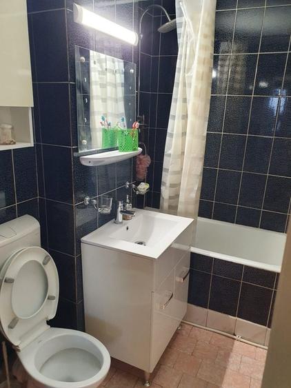 Apartament cu 3 camere decomandat în Stana
