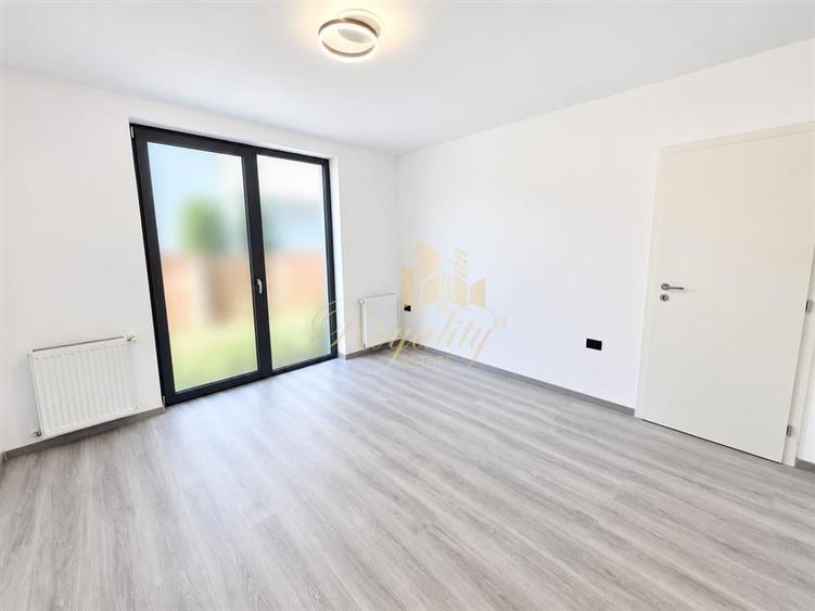 Apartament cu 3 camere decomandat în Girocului