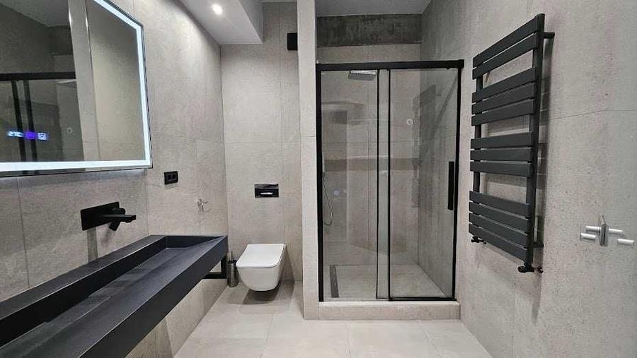 Apartament cu 4 camere decomandat în Central