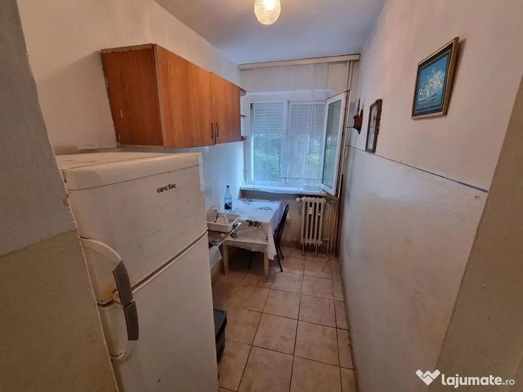 Apartament cu 2 camere semidecomandat în Km 4
