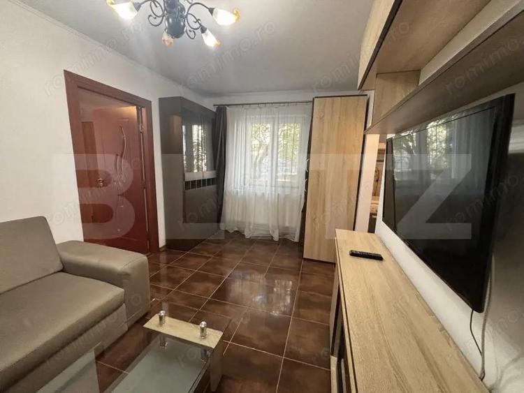 Apartament cu 3 camere semidecomandat, mobilat în Micro 14